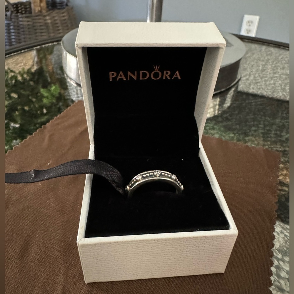 Pandora silver ring with crystals size 56 7 1/2 - Picture 2 of 7